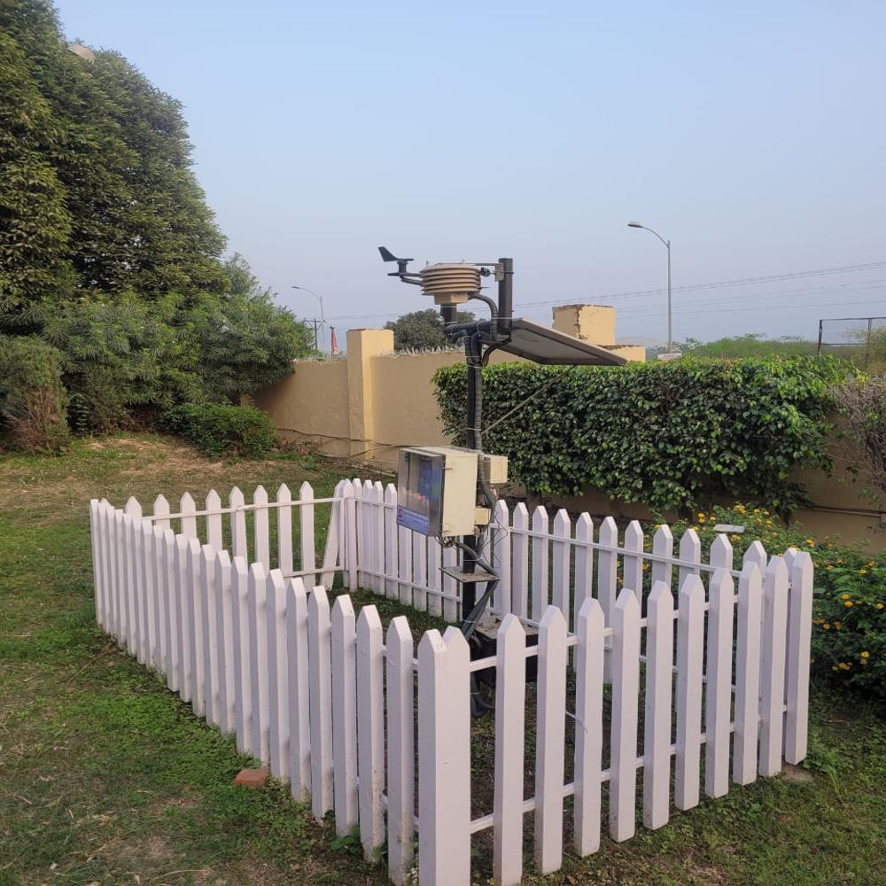 Weather Sensor Station - Color: White