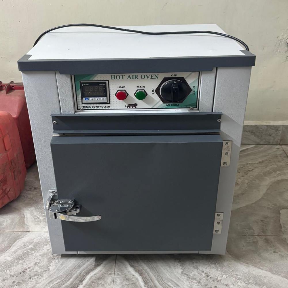 Laboratory Hot Air Oven - Accuracy: 1 %