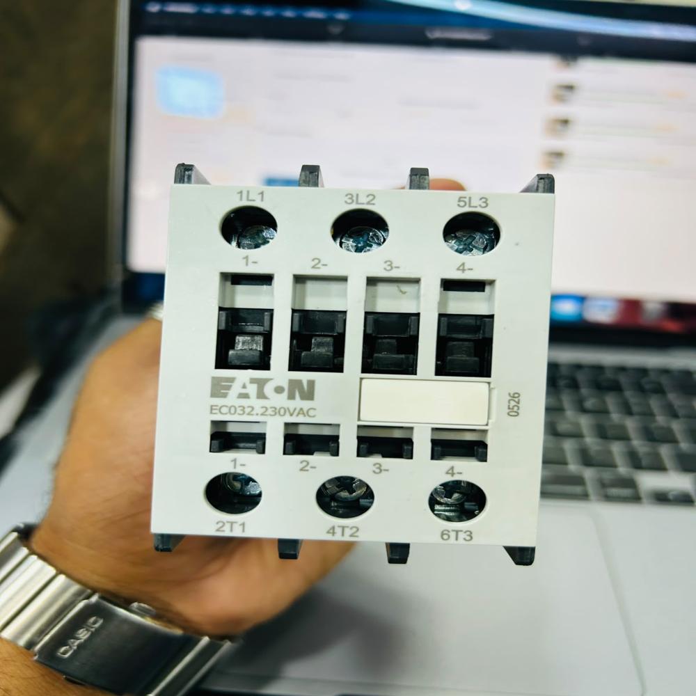 32 AMP EATON CONTACTOR 