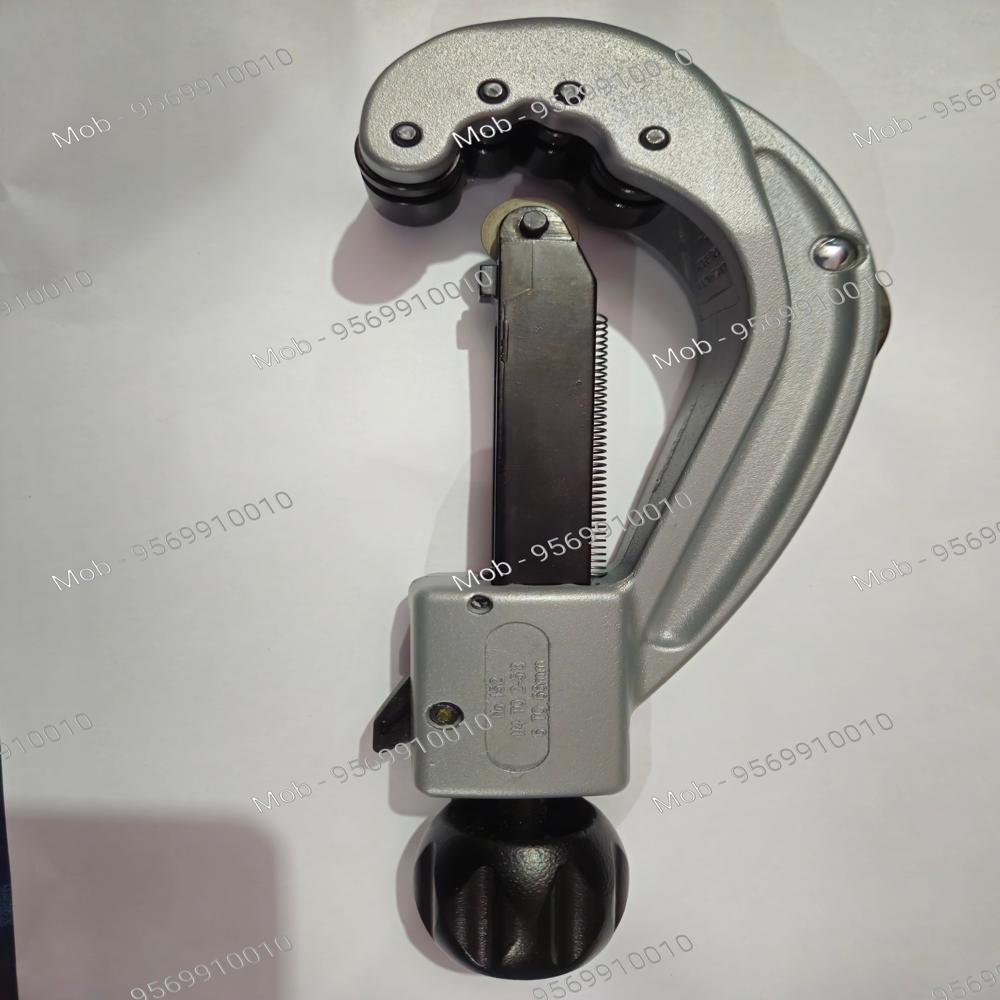 Pipe Cutter - Color: Silver