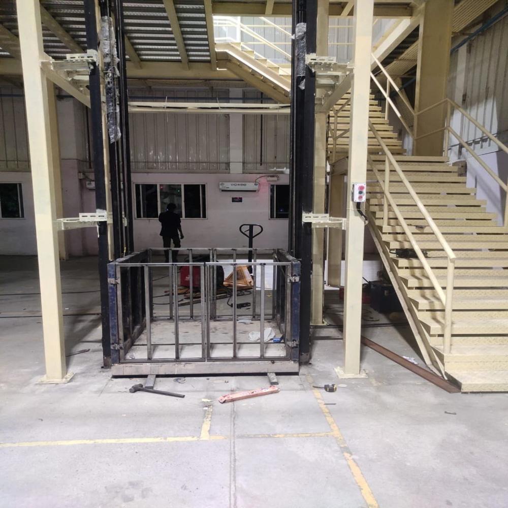 INDUSTRIAL DUAL MAST GOODS LIFT MANUFACTURER IN AHMEDABAD