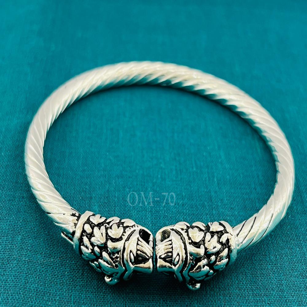 Silver Lion Kada - Size 2.4 To 2.12, Weight 23 To 28g | Regal Design For Men, Confidence Boosting Gift