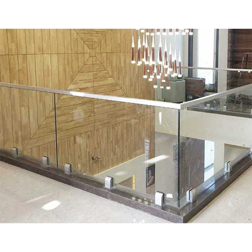 OZRCL 135x84mm BKT Clear Line Glass Railing System