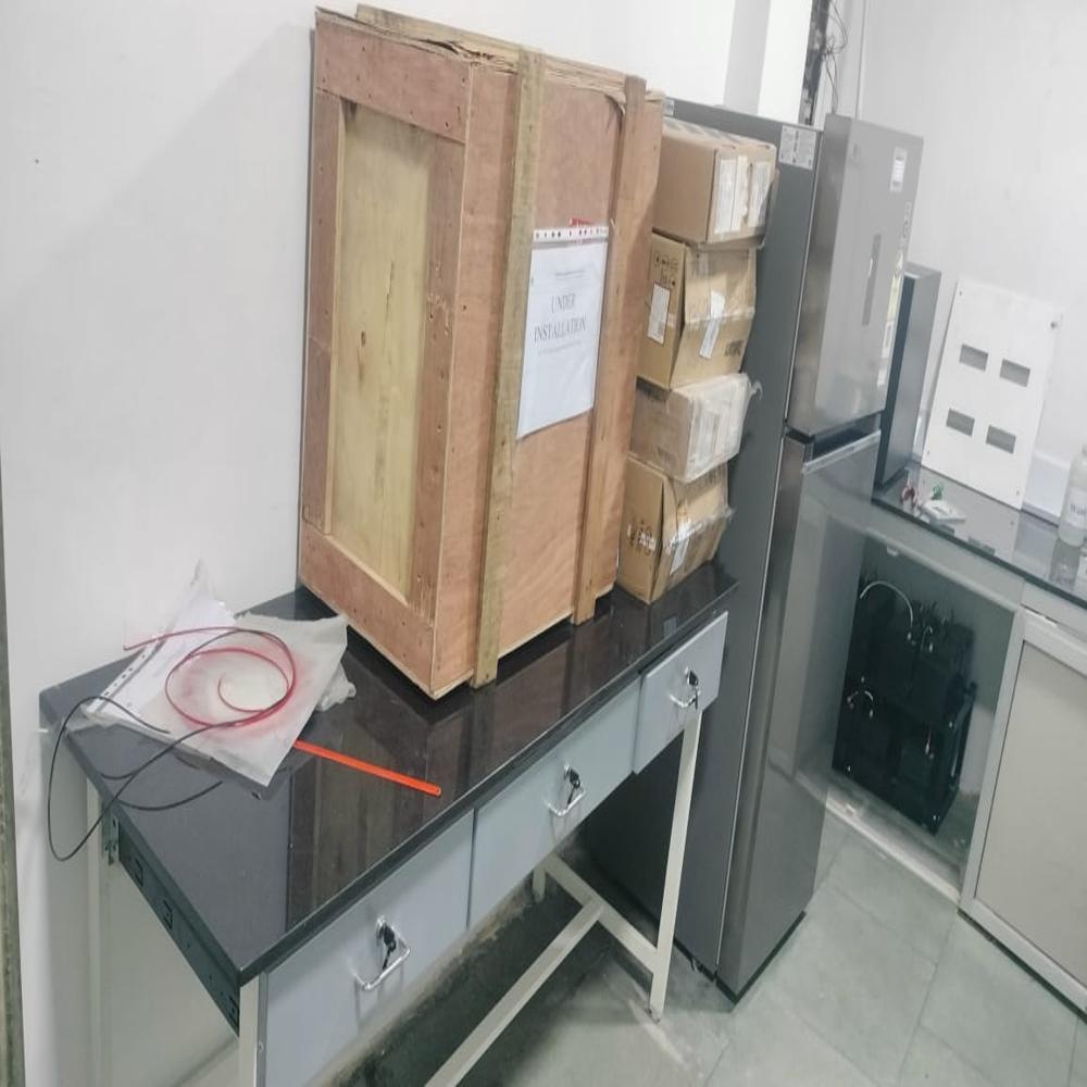 scientific laboratory furniture manufacturer
