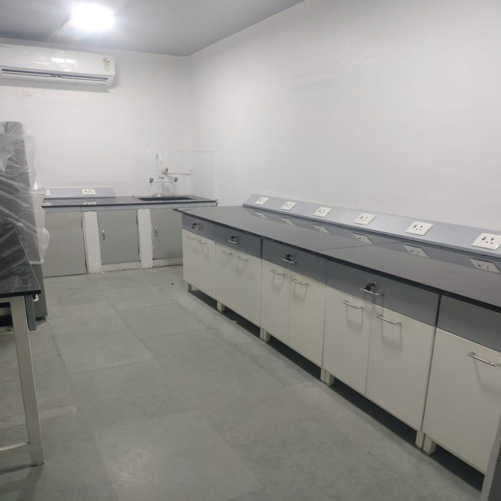scientific laboratory furniture manufacturer