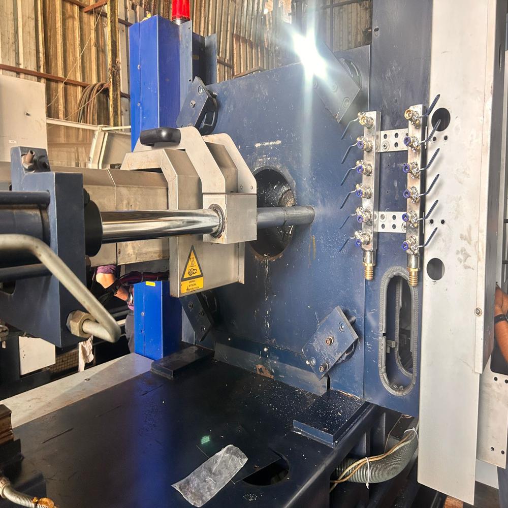 Plastic Injection Moulding Machine - Capacity: 210 Ton/day