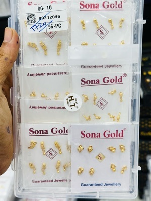 GOLD NOSE PIN