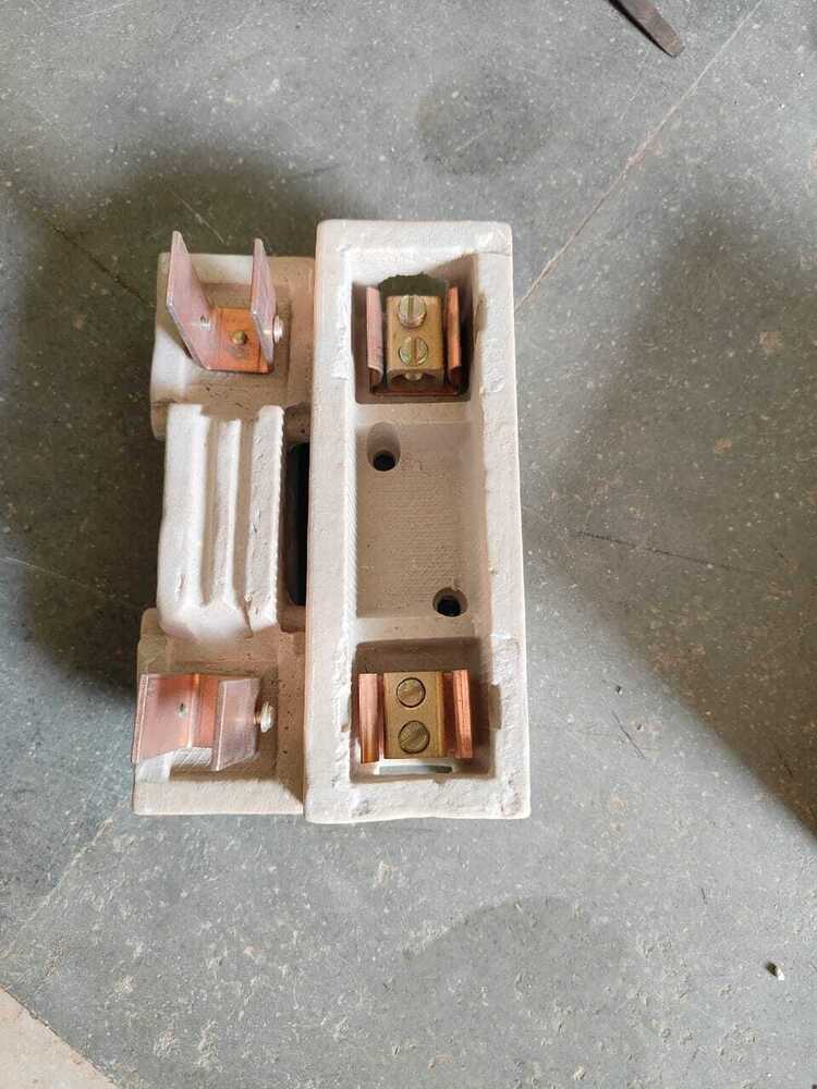 पोर्सिलेन किटकैट फ्यूज