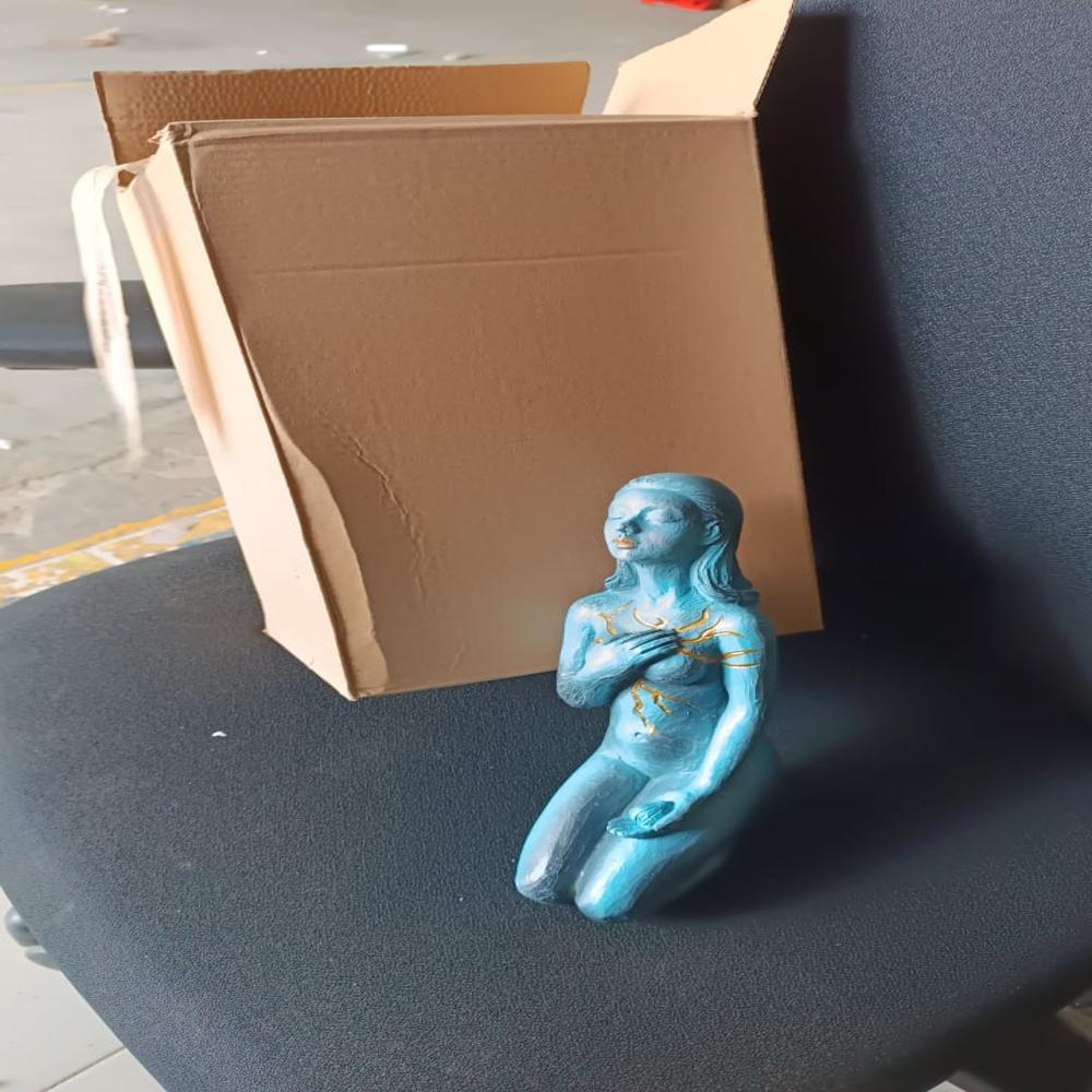 Elegant Resin Kneeling Woman Decorative Statue (1 Pc) - Application: As Per Product Requirement