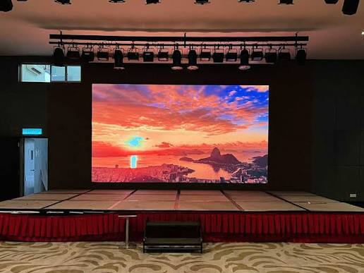 Led Wall - Brightness: 850 Lumens