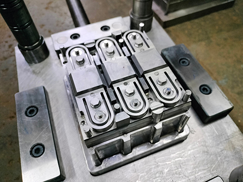 Multi-cavity Plastic Injection Mold