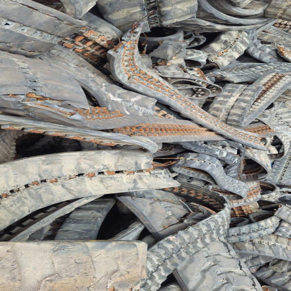 TRACKS WITH RUBBER