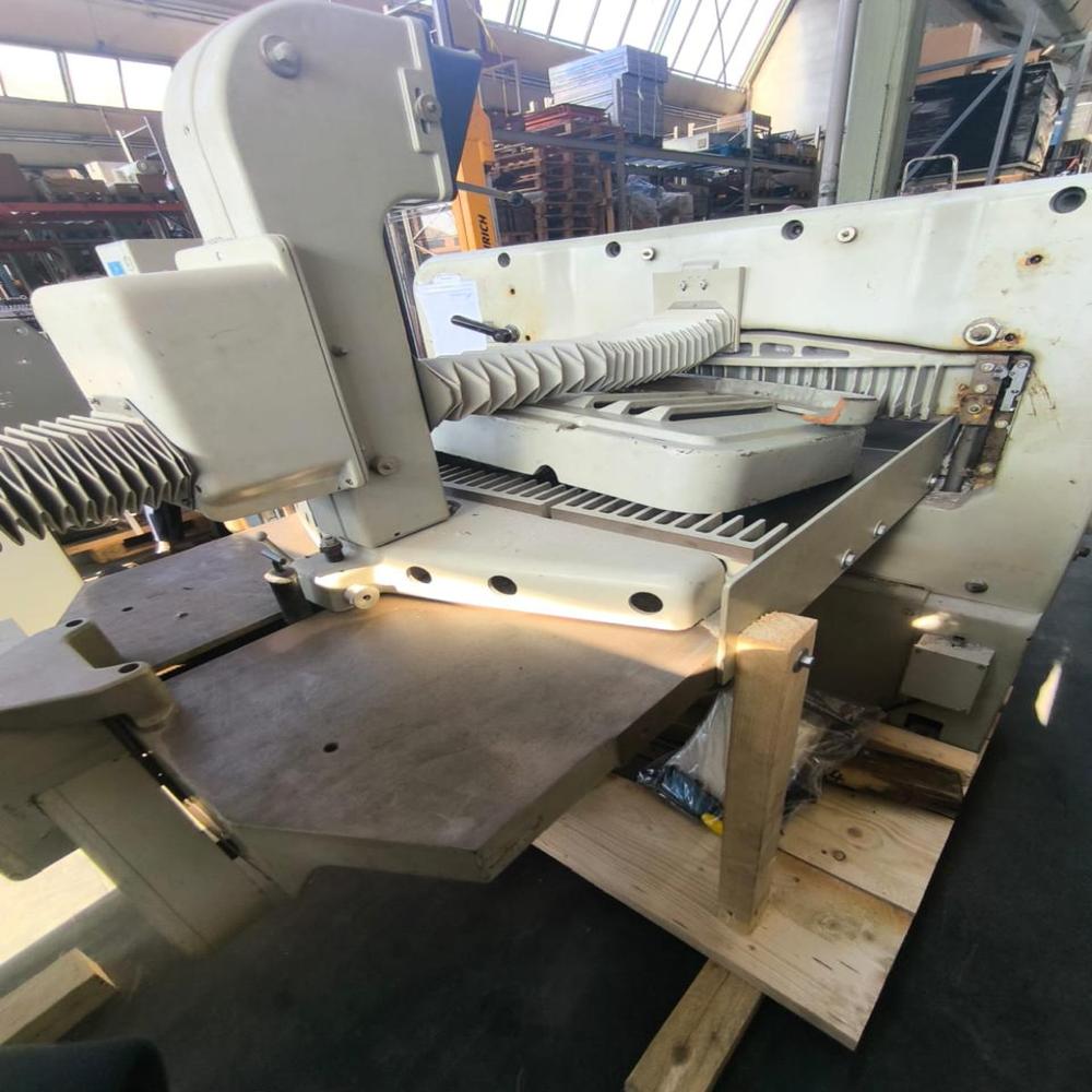Polar 90 - Machine Type: Paper Cutting Machine