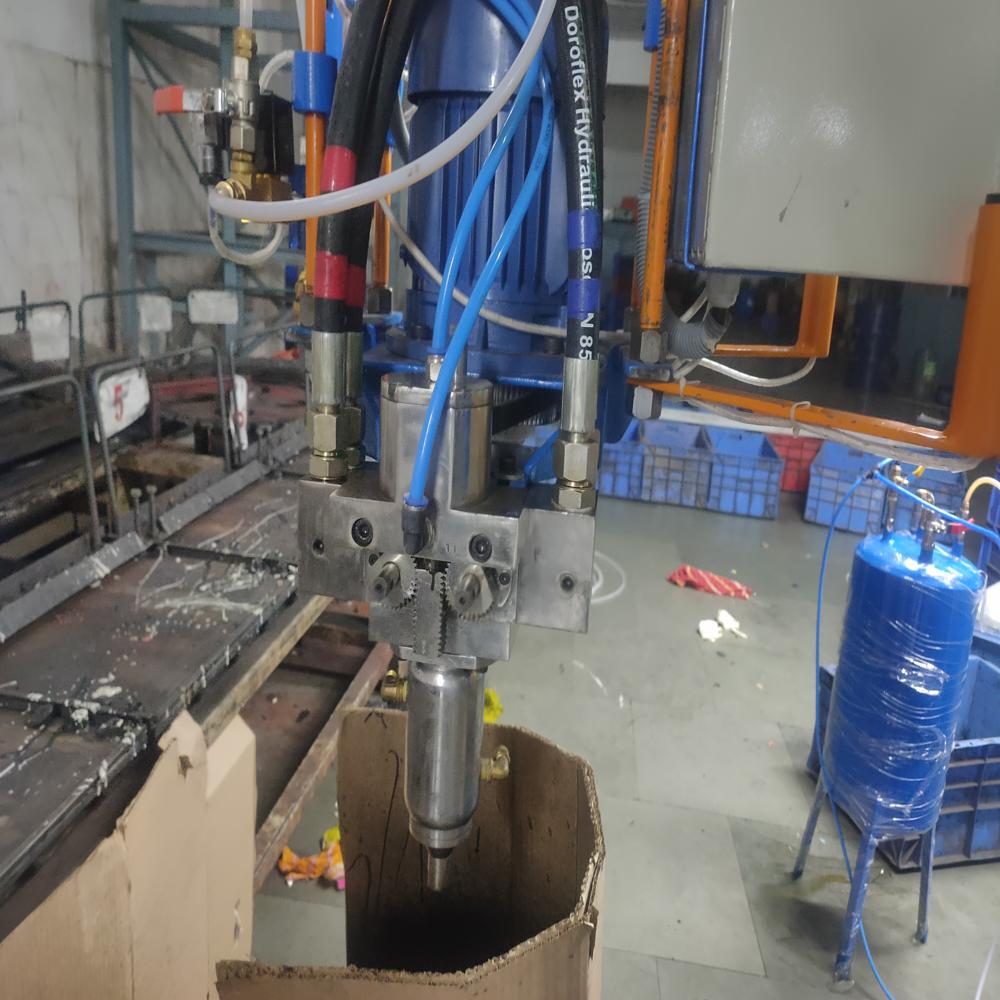 PU Footwear Making Machine