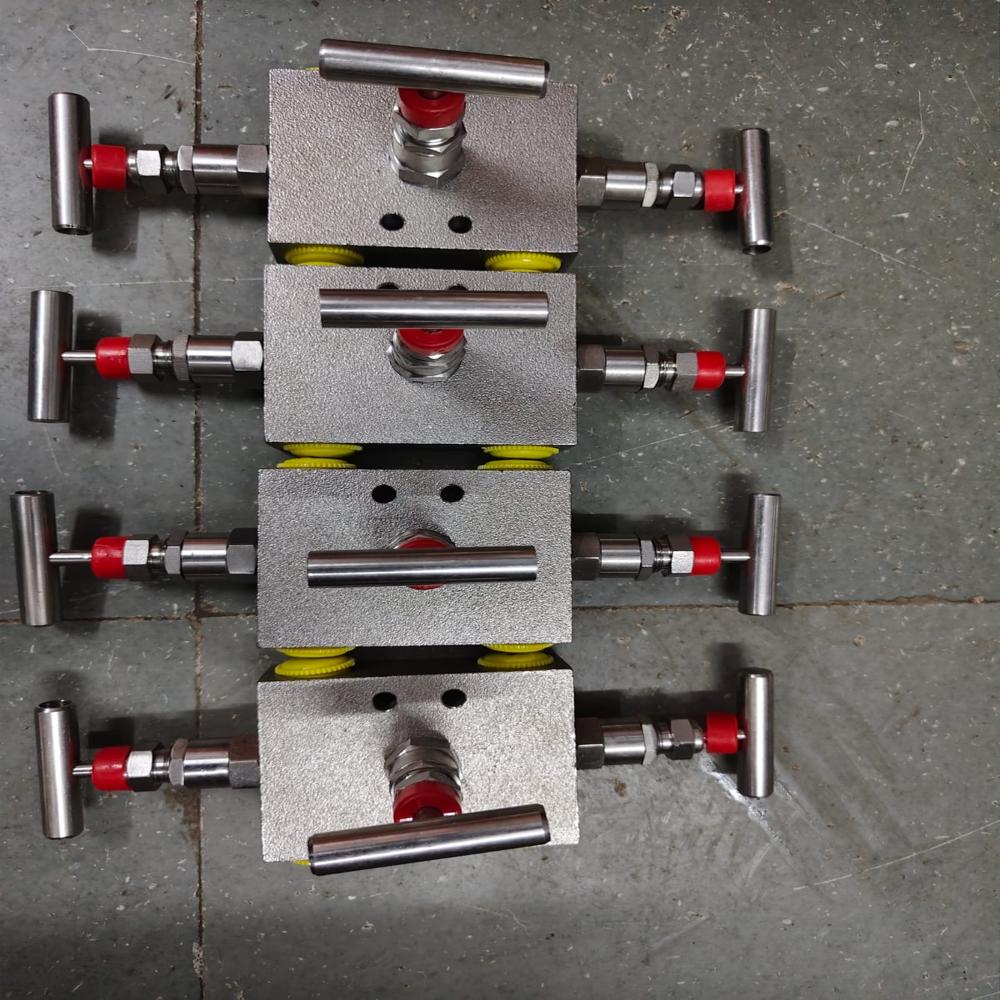 Ss 316 3 Way Instrument Manifold Valve -6000 Psi -1/2'' Npt -Astm A182 F316 - Color: Silver