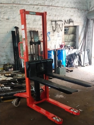 Pallet truck service