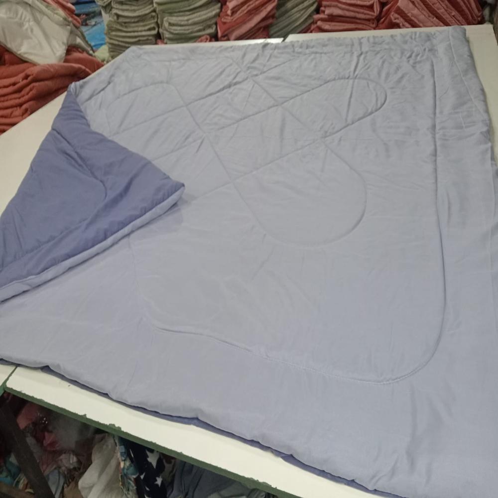 Shades Comforter - Density: 40 Gram Per Cubic Centimeter(G/Cm3)