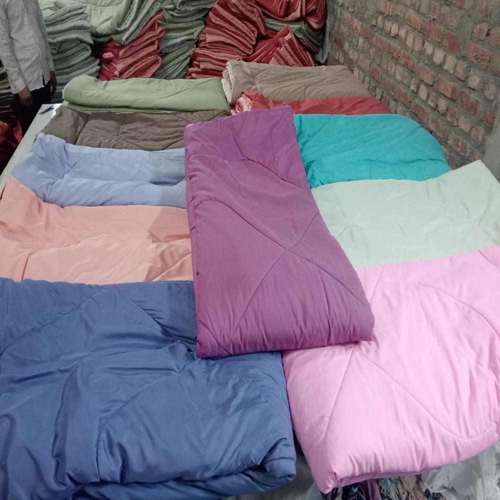 Shades Comforter - Density: 40 Gram Per Cubic Centimeter(g/cm3)