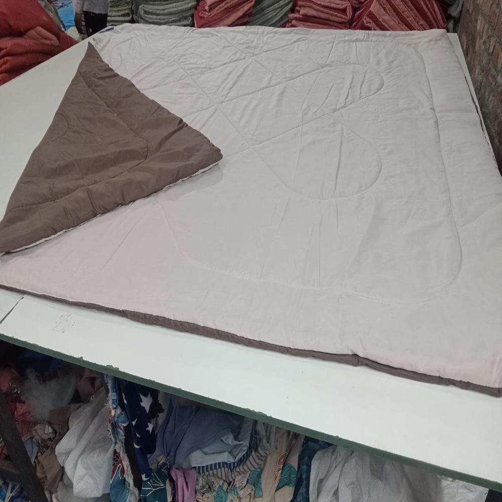 Shades Comforter - Density: 40 Gram Per Cubic Centimeter(g/cm3)