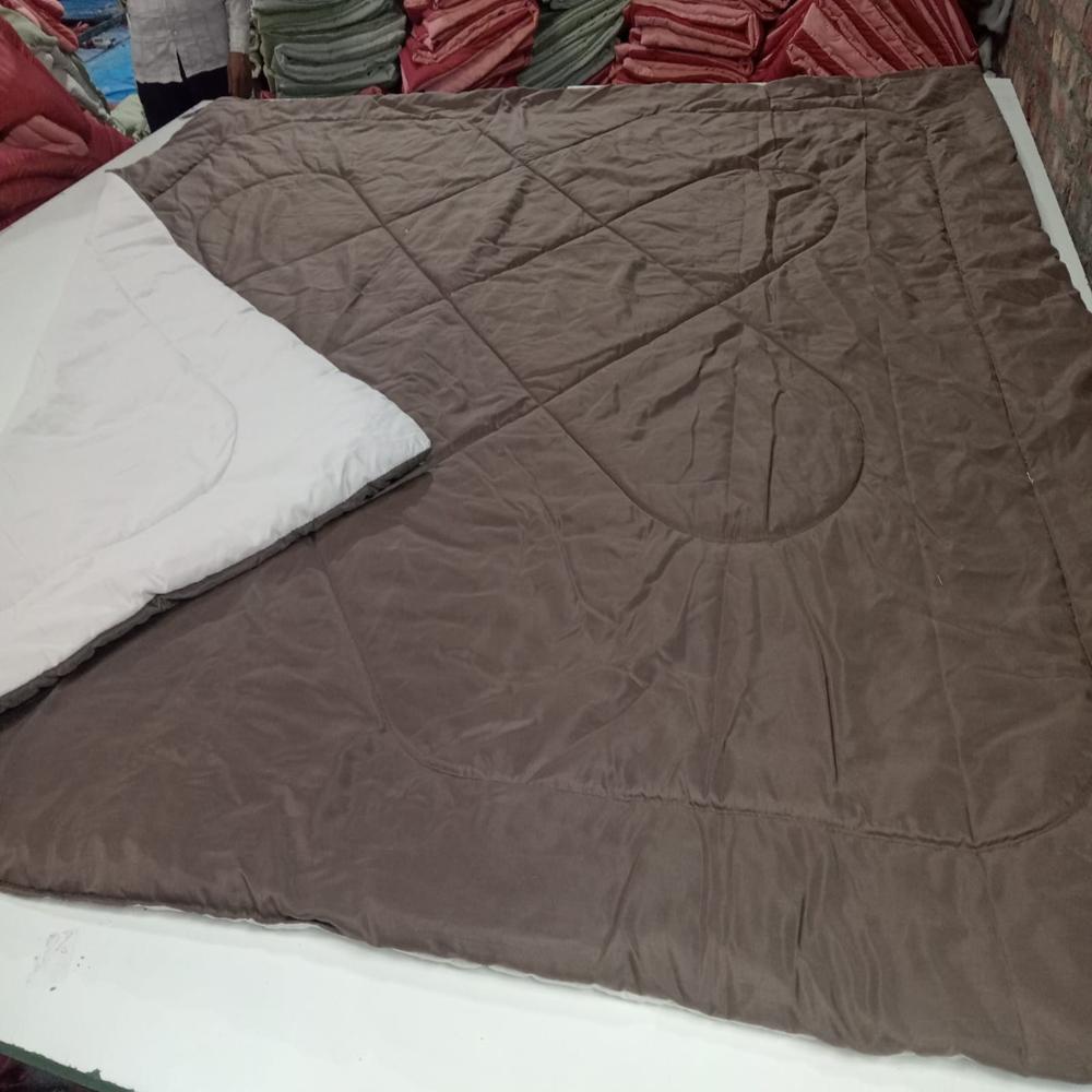 Shades Comforter - Density: 40 Gram Per Cubic Centimeter(g/cm3)