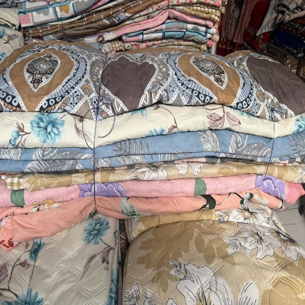 Diamond Comforter - Density: 40 Gram Per Cubic Centimeter(g/cm3)