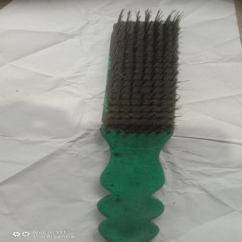 Plastic Handle Wire Brushes - Bristle Color: Brass
