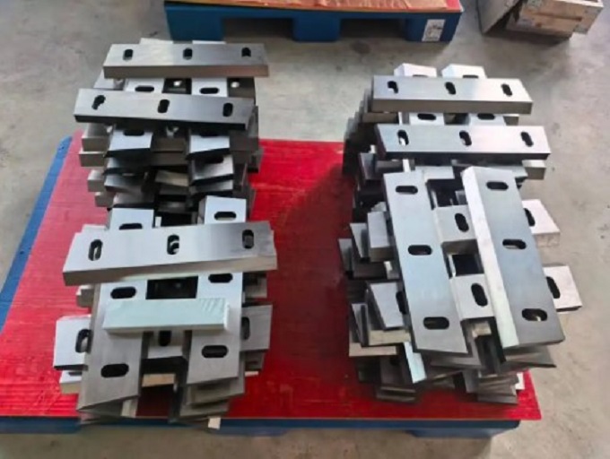 Plastic Scrap Grinder Blades - Capacity: 10-100 Kg/hr
