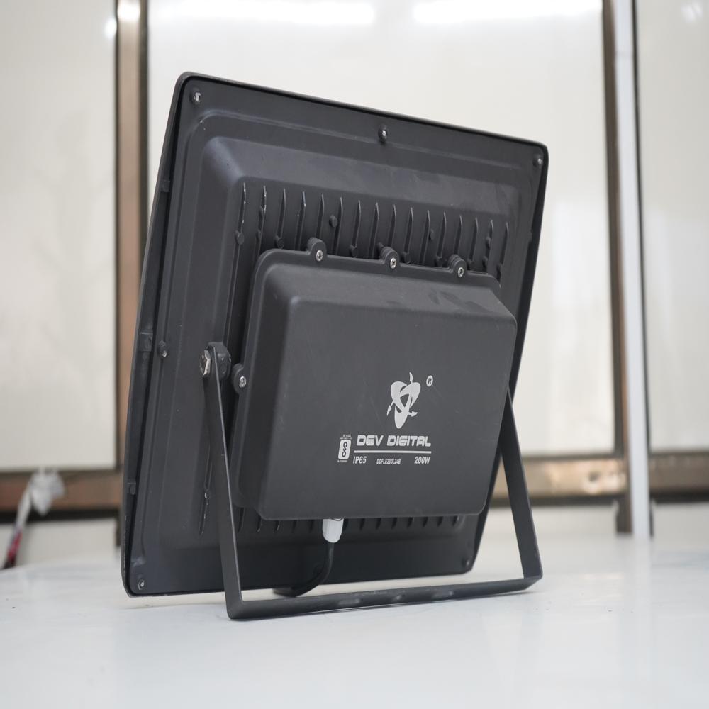 Led Flood Light - 200w Eris - Application: Outdoor And Indoor