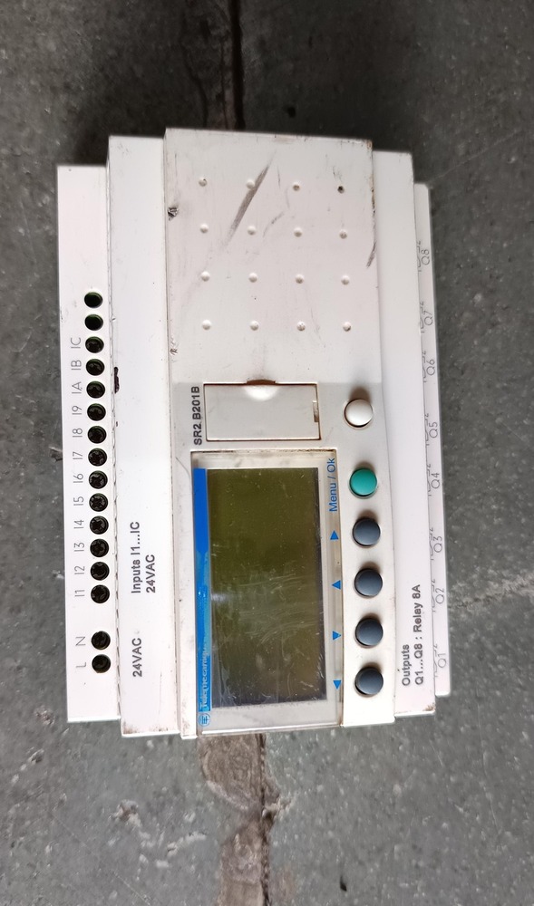 SR2 B201B Schneider Zelio Logic Smart PLC