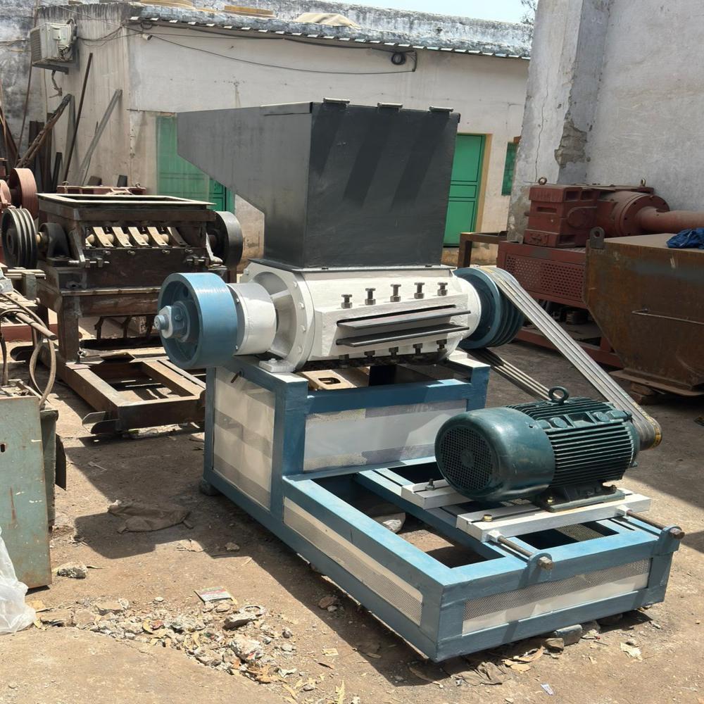 Pet Bottle Shredder - Steel, Variable Dimensions | 5-15 Hp Electric Motor, 100-500 Kg/hr Capacity, Ce Compliant Safety Features