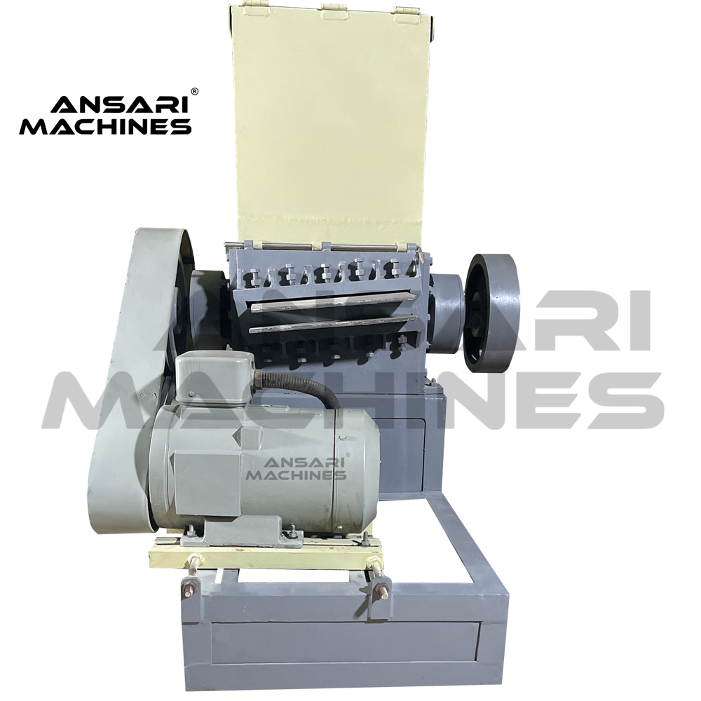 Pet Bottles Scrap Grinder Machine Capacity: 500 Kgs Kg/hr