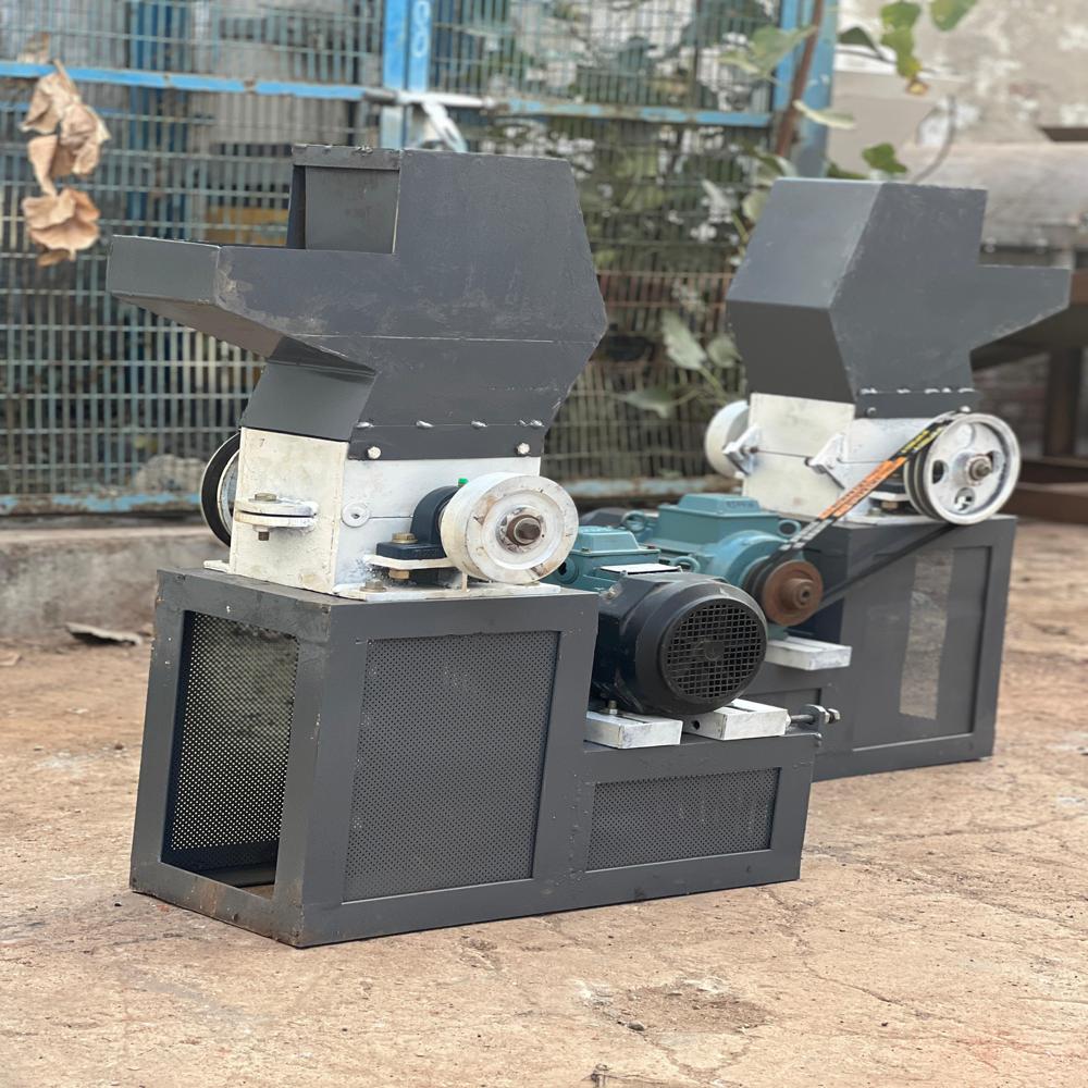 Waste Grinding Machine - Color: White/blue