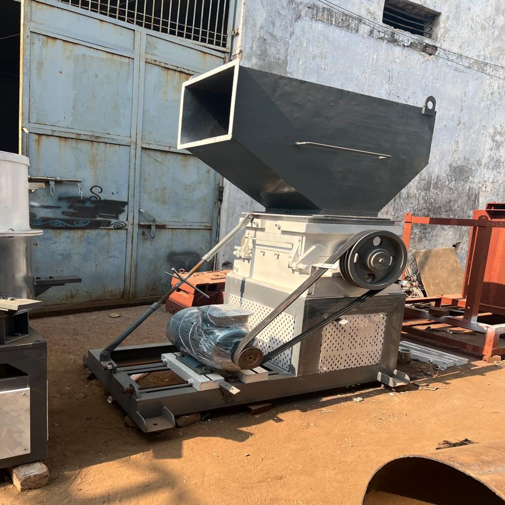 Automatic Hdpe Bottle Grinding Machine - Capacity: 20 Kg/hr Kg/hr