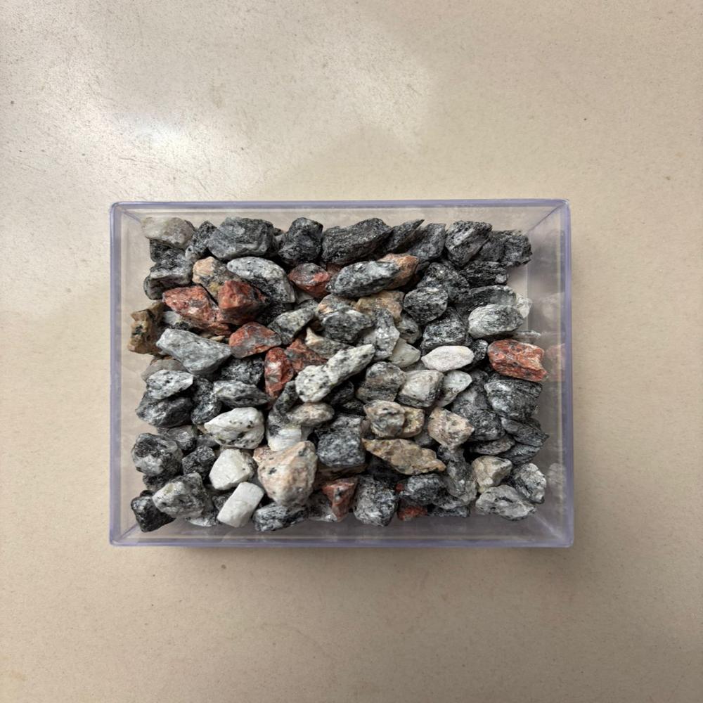 Crushed Granite Aggregates Rose and Ash Stone Chips for Terrazzo and Landscaping Aquariums