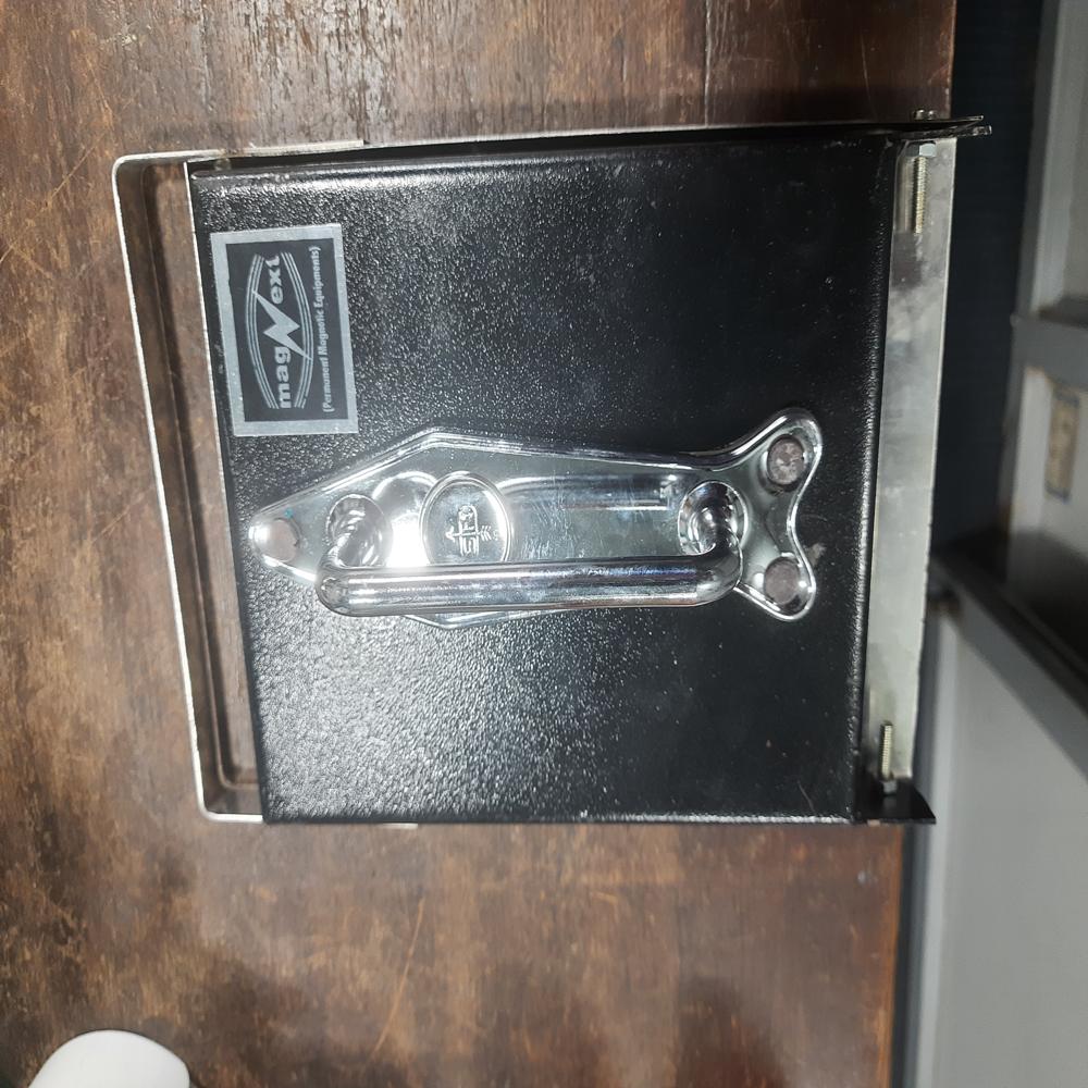 Hand Magnet With Cover