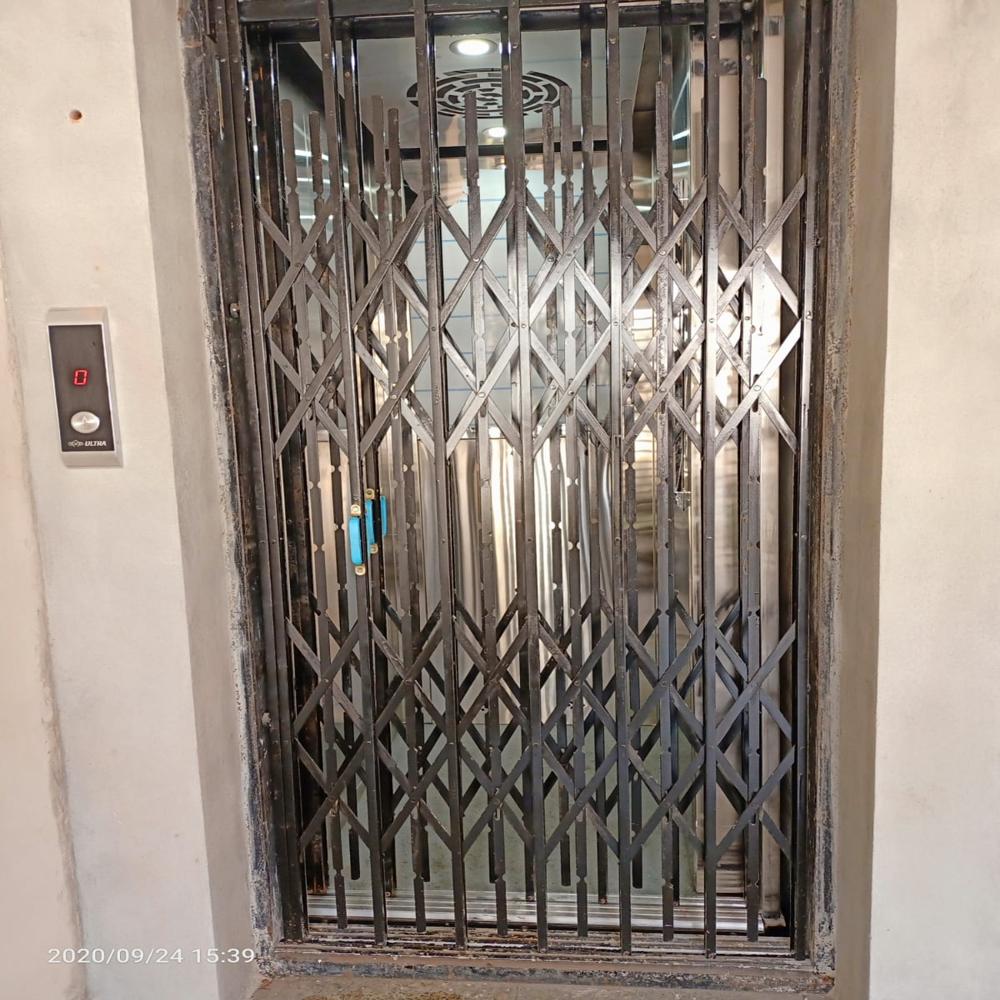 Elevator Collapsible Door