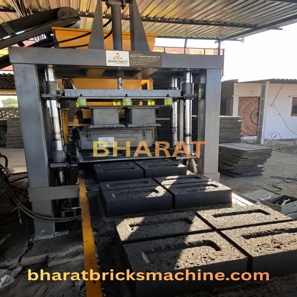 Automatic Fly Ash Bricks Machine With Vibro 10cvt - Color: Blue And White