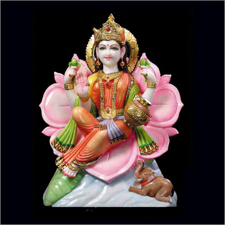 गुणवत्ता और श्रद्धा के साथ देवी लक्ष्मी की सुंदर मूर्ति।