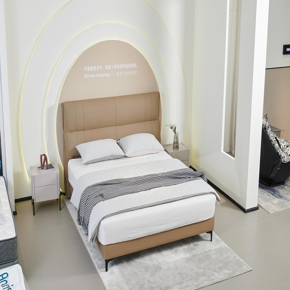 Modern Leather Bed - Color: Off-white
