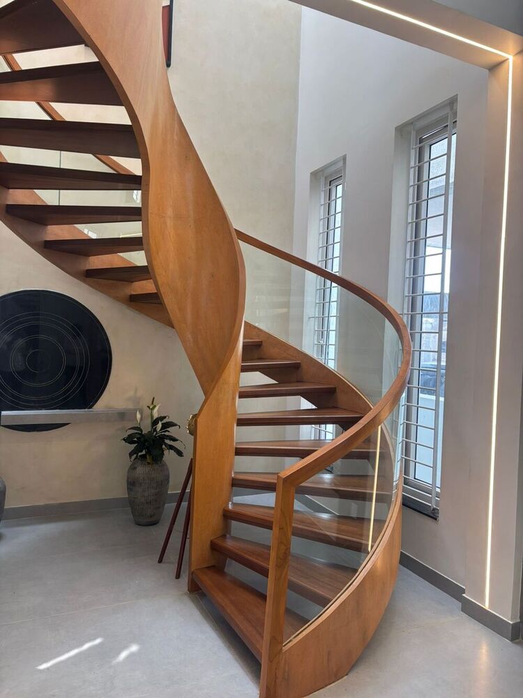 Curved - Glass Staircase