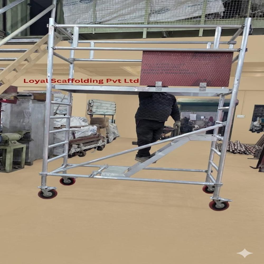 Slim Scaffolding Tower - Color: Silver