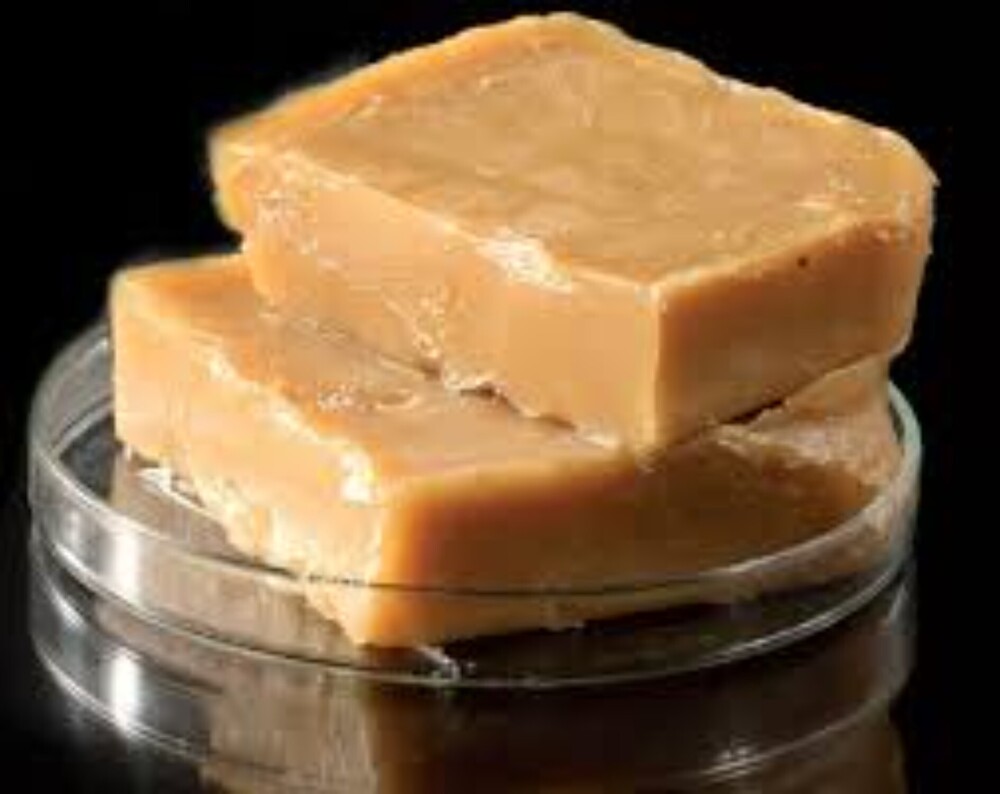 Slack Wax - Boresh Iran Origin Grade 200kg Semiliquid, Solid Yellow Rectangular Shape With Distinct Smell For Candle Making Applications