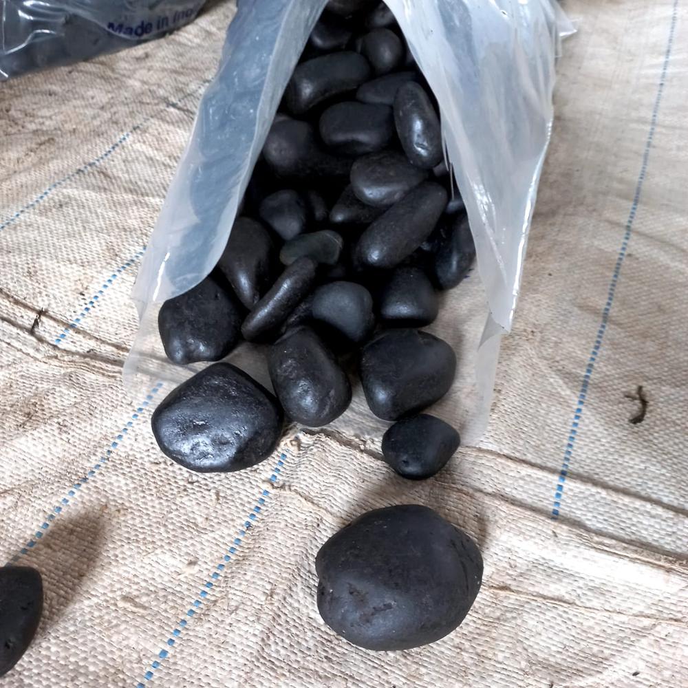 Polymer Coated Pebbles Shiny Black Waterproof Stone for Garden Landscaping