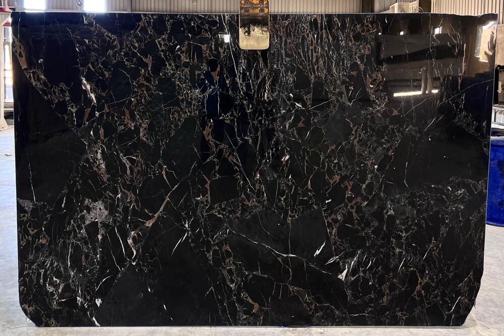 GOLDEN PORTRO Marble