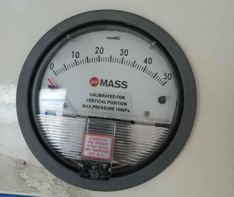Magnehelic Differential Pressure Gauge - Application: Lab