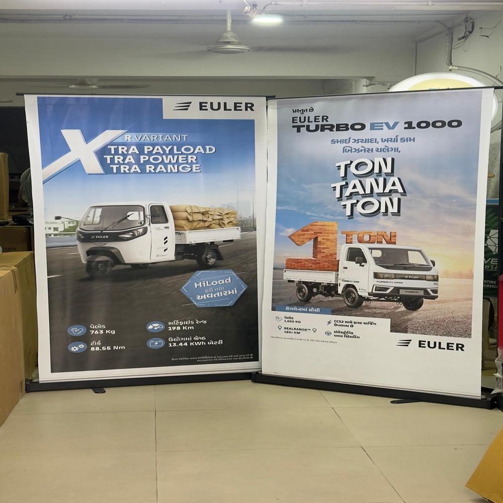 Roll Up Standees - Dimension (L*w*h): 3x6 Ft