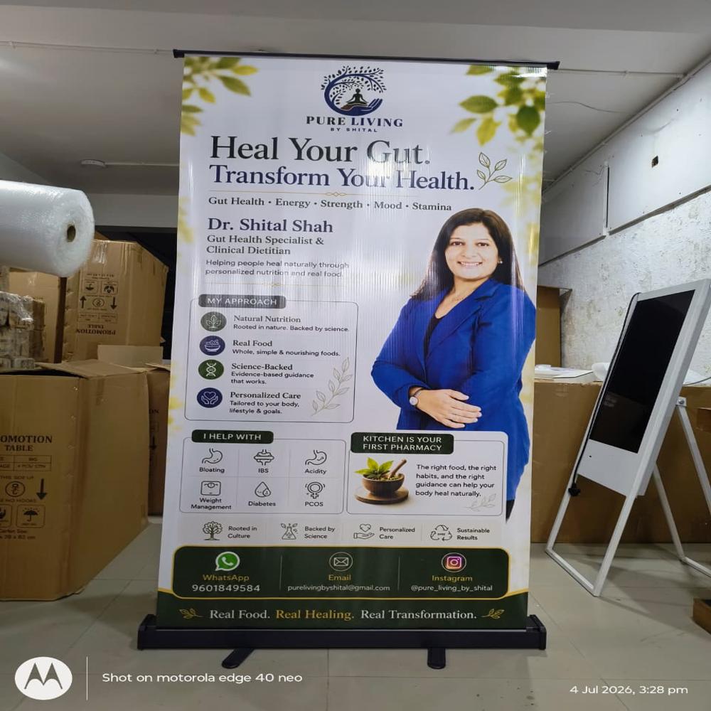 Roll Up Standee - Dimension (L*w*h): 2.5 X 6 Ft