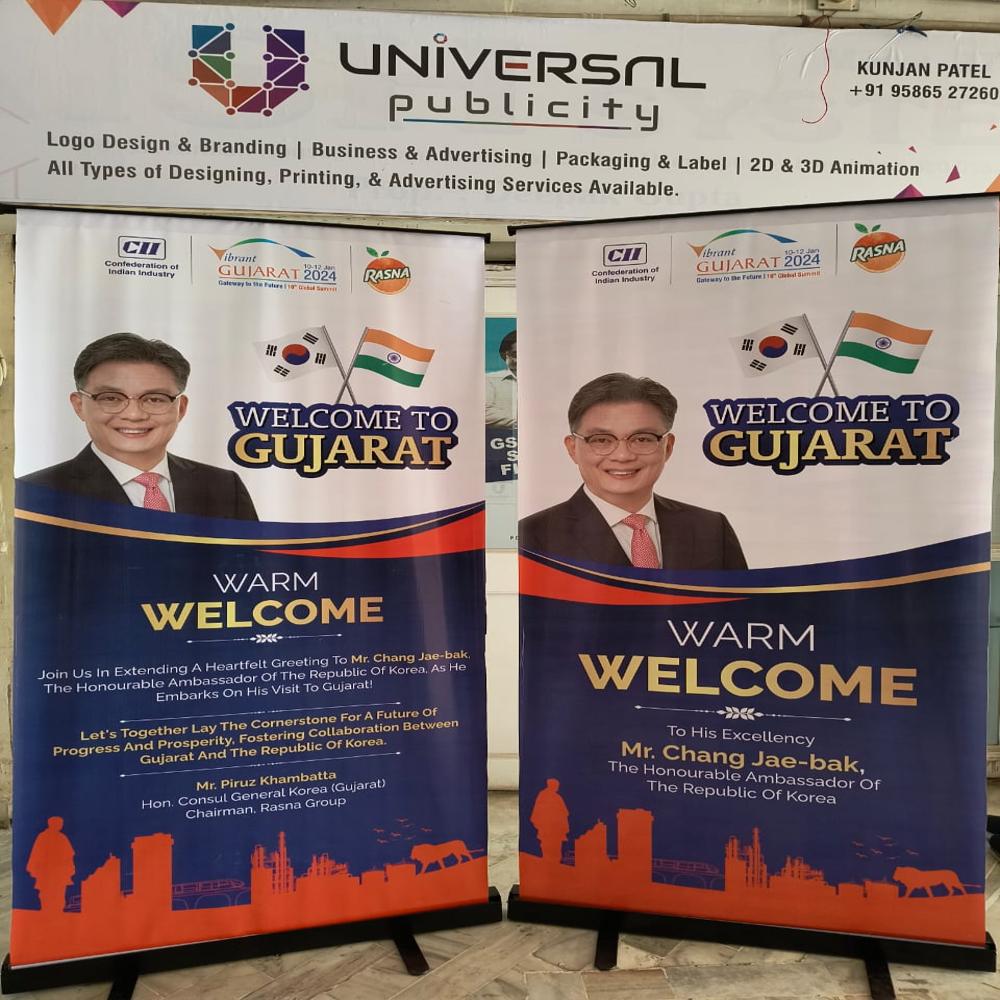 Roll Up Standee - Dimension (L*w*h): 2.5 X 6 Ft