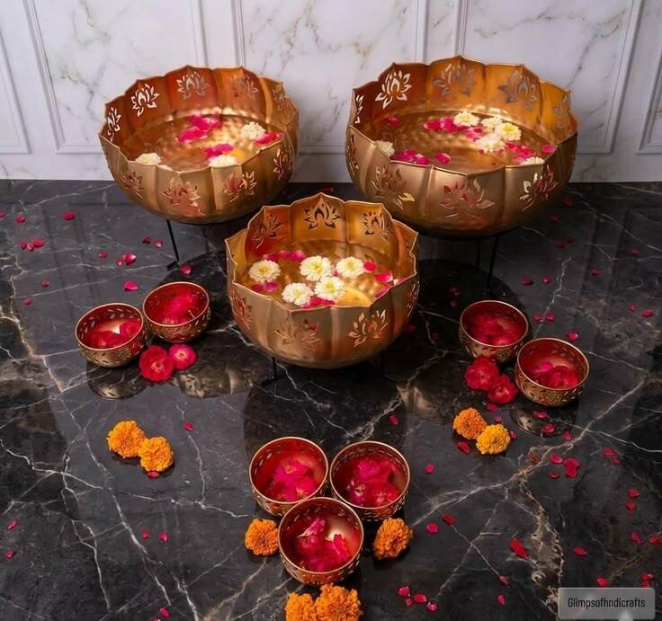 Lotus Urli Set - Color: Gold
