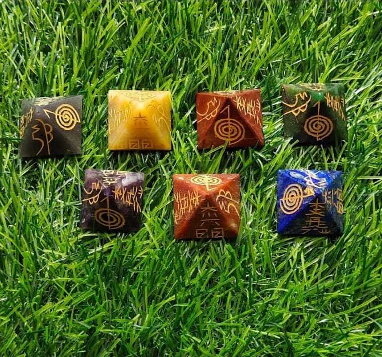 7 Chakra Reiki Engraved Pyramid Set